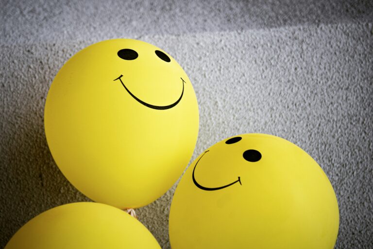 Ballon jaune souriant