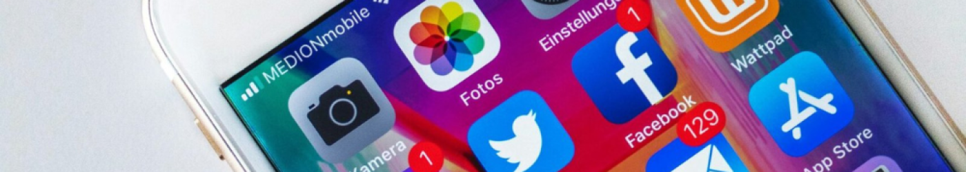 Écran de Smartphone avec Notifications des Réseaux Sociaux