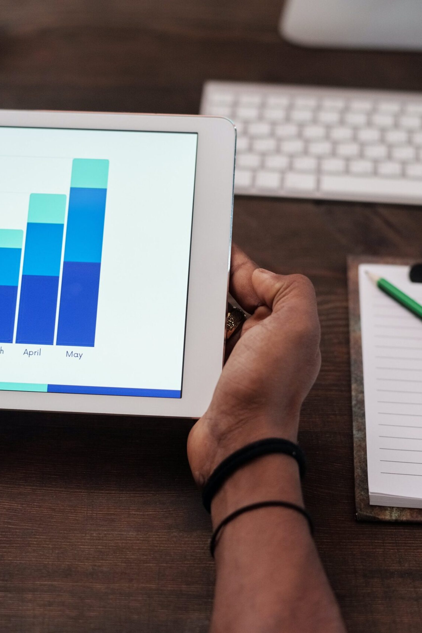 Résultats des ventes mensuelles sur une tablette